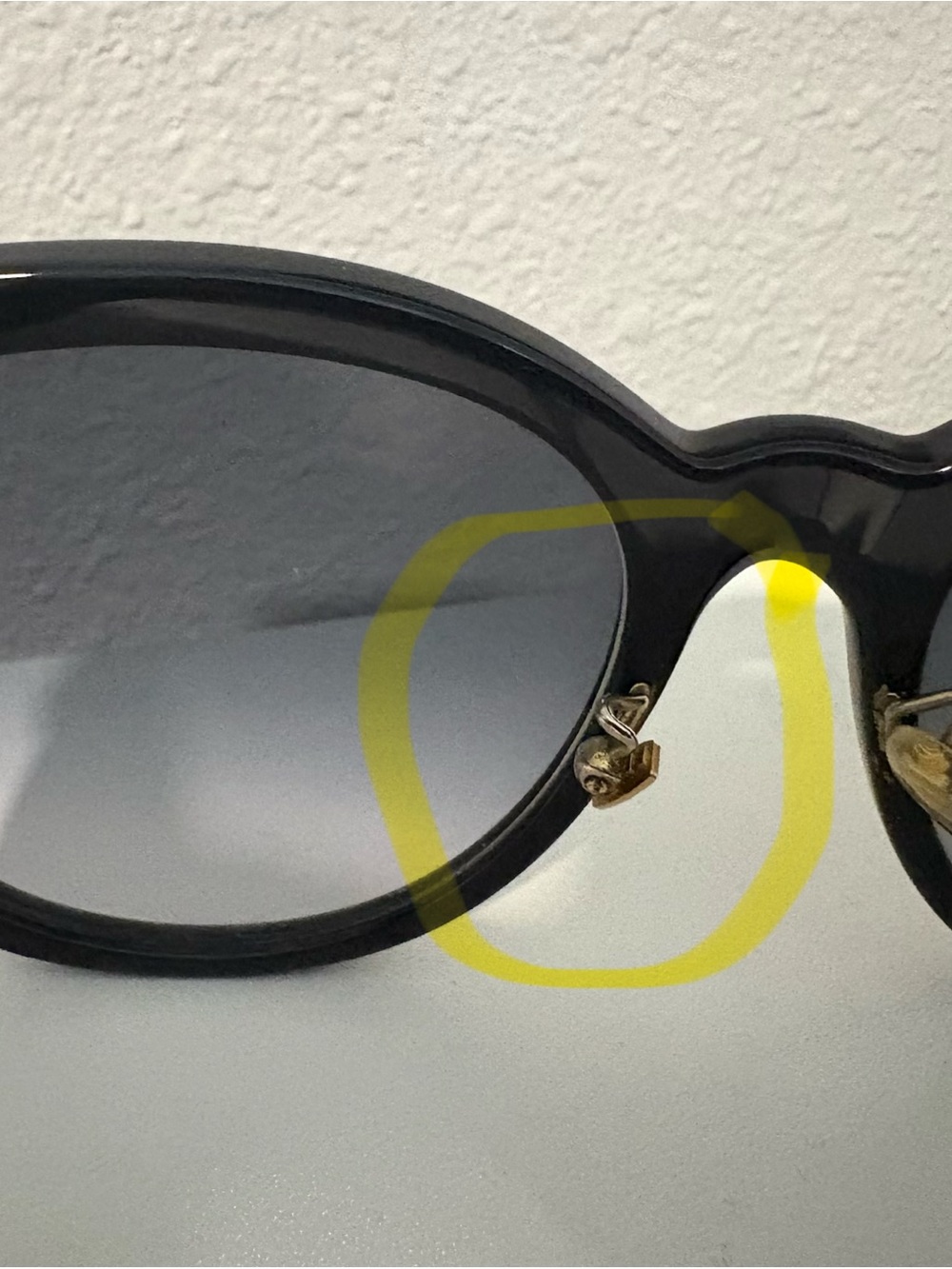 Gucci Black Cat-Eye Sunglasses with Gold Logo - Picture 3 of 9